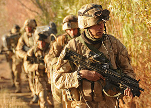 Bristische Soldaten des 42 Commando der Royal Marines während der Operation Sond Chara