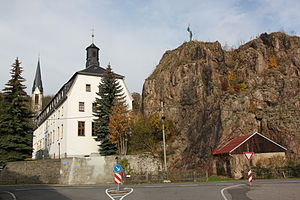 Ortskern von Rechenberg mit Kirche, Rathaus und Burgberg