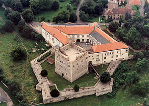 Luftbild der Burg Rákóczi