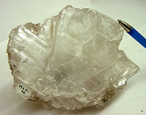 Strontianite - USGS Mineral Specimens 1046.jpg