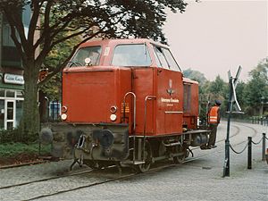 Betrieb in Tornesch im Jahr 1997 –die MaK-Lok von 1954 ist im Einsatz