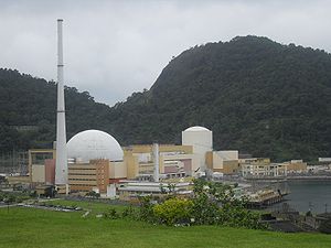 Kernkraftwerk Angra: Block 2 (links) und Block 1 (rechts)