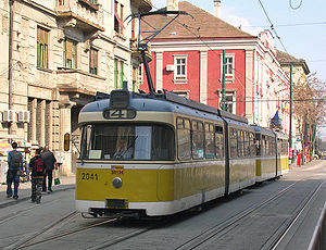 Eine ehemalige Münchener Straßenbahn auf dem zentralen Piaţa Libertăţii.