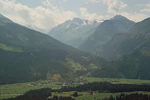 Hollersbach im Pinzgau, Blick von der Straße auf den Pass Thurn aus
