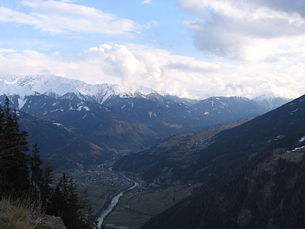 Panoramablick auf Prutz von der Pillerhöhe aus gesehen