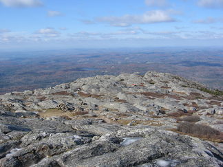 Felsplateau auf dem Gipfel
