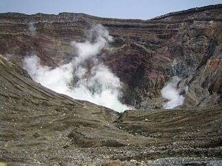 Der aktive Krater Naka-dake