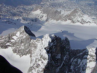 Luftaufnahme des Dachstein aus ca. 3.600 m mit Niederem Dachstein (links) und Gjaidstein (im Hintergrund)