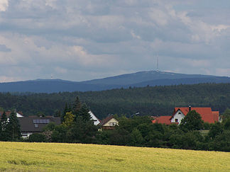 Schneeberg (links) und Ochsenkopf (rechts) von Heinersreuth aus gesehen