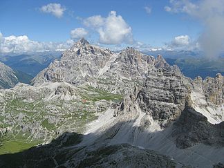 Dreischusterspitze (links), Schusterplatte und Innichriedlknoten, darunter der Paternkofel vom Gipfel der Kleinen Zinne
