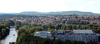 Blick über Heilbronn-Böckingen zum Heuchelberg im Hintergrund