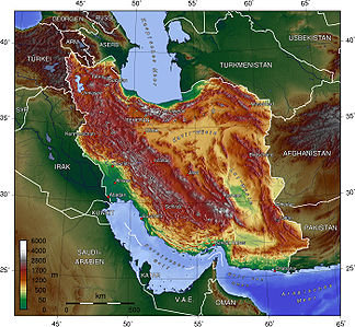Topografie des Irans. Das Kuhrud-Gebirge verläuft durch die Landesmitte (parallel zum Zagros) am Rande der großen Wüsten