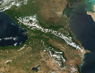 Satellitenaufnahme des Kleinen Kaukasus (mitte, unten).