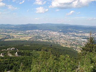 Blick auf Liberec und das Isergebirge vom Ještěd