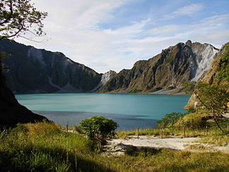 Blick auf den Kratersee des Pinatubo Quelle:ChrisTomnong