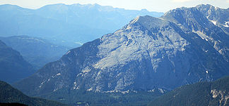Der Doppelgipfel von Rotwandlspitze (rechts) und Brunnsteinspitze (links) von Südosten