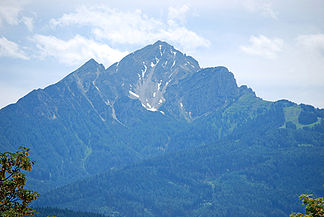Saile von Innsbruck (von Nordosten). Links das Spitzmandl, rechts die Pfriemeswand