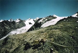Der Monte Livrio (höchste Erhebung in der rechten Bildhälfte)