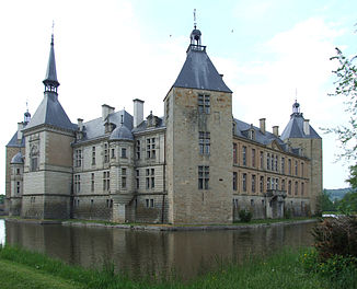 Das Wassergraben von Schloss Sully wird von der Drée gespeist