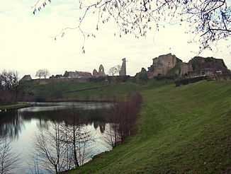 Der Fluss im Mündungsabschnitt vor dem Schloss von Tiffauges