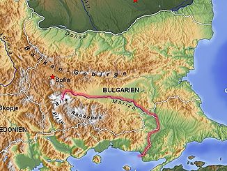 Der Fluss (rote Linie) heißt in Bulgarien Mariza, in der Türkei Meriç und in Griechenland Evros.