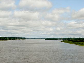 Blick auf den Moose River von der Ontario Northland Railway-Brücke