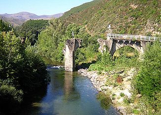 Ruine der genuesischen Brücke Ponte Nuovo