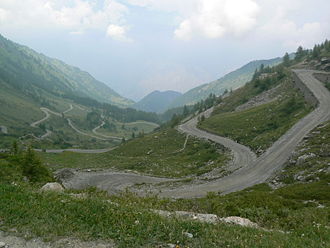 Blick von der Passhöhe nach Norden ins Susatal