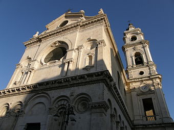 Die Kirche Santa Maria Icona Vetere, die Westfassade befindet sich zum Teil noch im Originalzustand