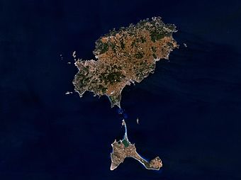 Satellitenbild von Ibiza (oben) und Formentera (unten)