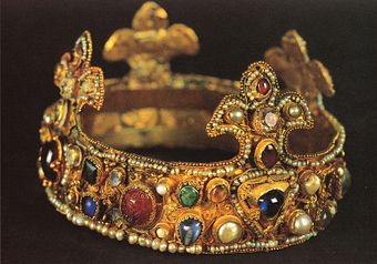 Die Kinderkrone, die Otto III. bei der Krönung in Aachen getragen haben soll, wird seit Jahrhunderten im Essener Domschatz aufbewahrt