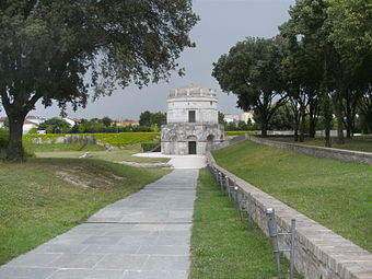 Das Grabmal Theoderichs im Parco di Teoderici