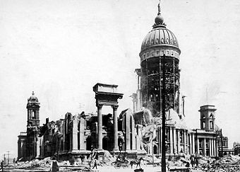 Das Rathaus von San Francisco nach dem Erdbeben von 1906