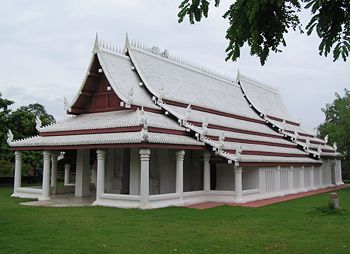 Tempel im Sukhothai-Stil