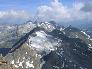 Der Graue Schimme (links im Vordergrund) gesehen vom Großen Muntanitz. Dahinter der Südostgrat zum Luckenkogel, rechts der Luckenkees