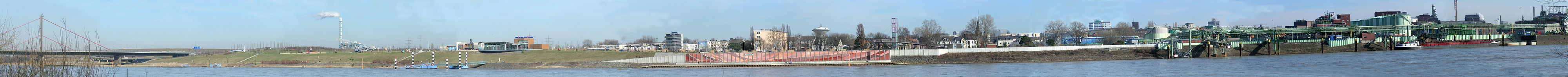 Blick auf Wiesdorf von der gegenüberliegenden Rheinseite aus. Von links: Rheinbrücke der A 1, Neulandpark, Wohngebiete, Chempark (Bayer-Werk)
