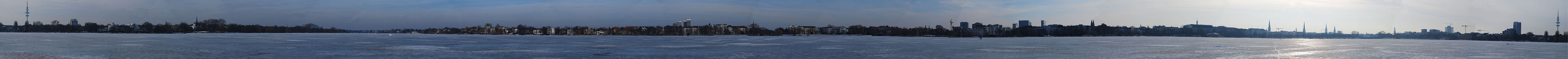 Panorama von Hamburg, von der zugefrorenen Außenalster aus gesehen, Februar 2010