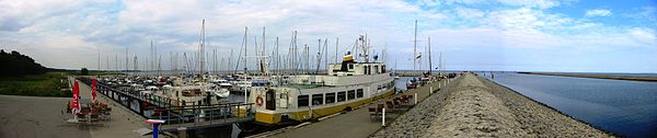 Panoramablick auf die Marina Lubmin mit Restaurantschiff "MS Vaterland"