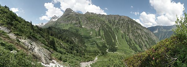 Silvretta Hochalpenstraße, Vorarlberger Seite, Anstieg bei Partenen; Panorama vom Fuße des 2.277 m hohen Zaferna