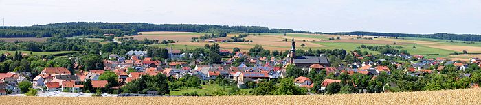 Blick auf den Ortskern von Hainstadt