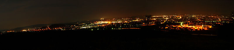 Hof – Panorama bei Nacht vom Wartturm aus (Osten)