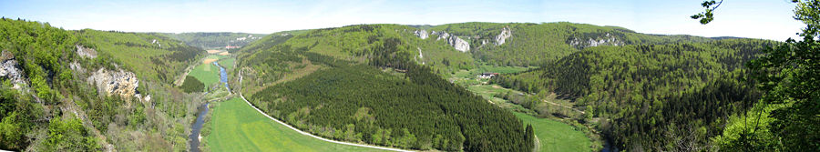 Blick vom Knopfmacherfelsen auf Beuron und das Donautal