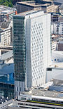 Frankfurt Am Main-Zeil-Jumeirah-Hotel-Ansicht vom Maintower (cropped).jpg