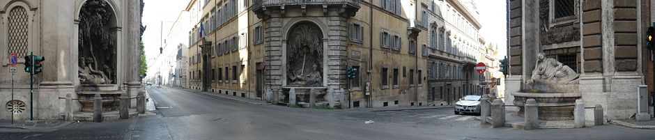 270° Panorama der Kreuzung der Quattro Fontane: 'Tiber' links, 'Juno' in der Mitte und 'Diana' rechts